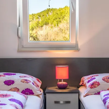 Andela 3 Apartment Makarska