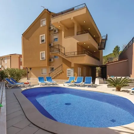 Andela 3 Apartment