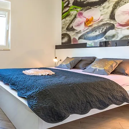Andela 3 Apartment